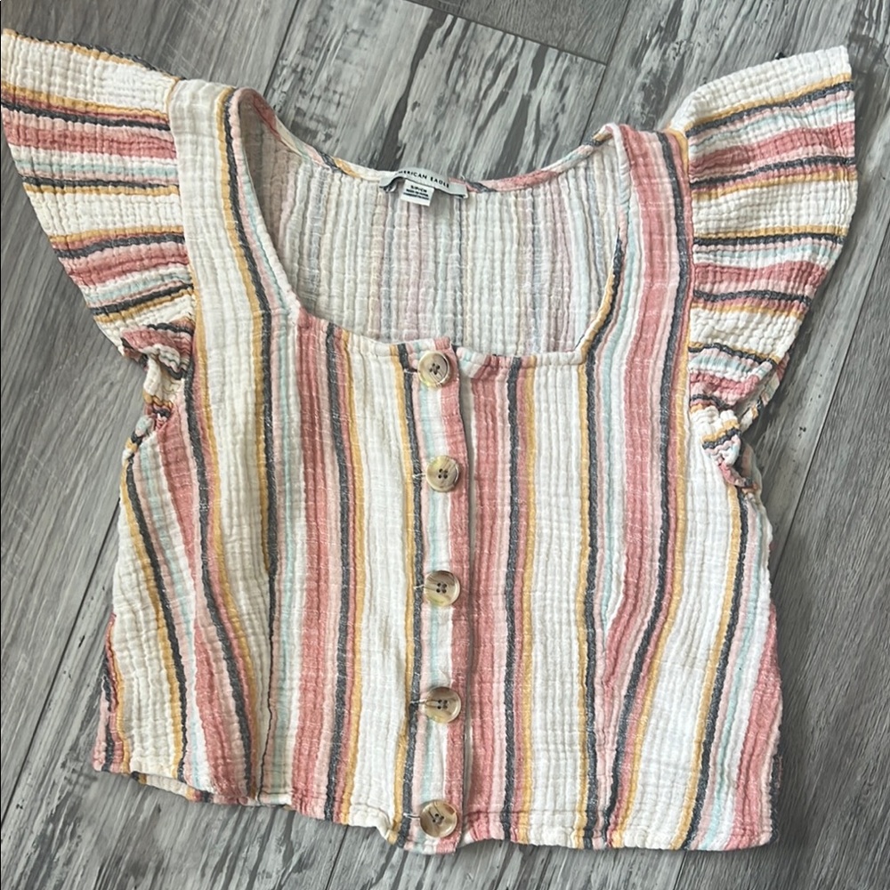 ⭐️Super cute cropped American Eagle button up top